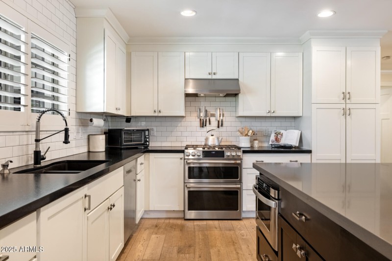 3308 N 51st St Phoenix - 285