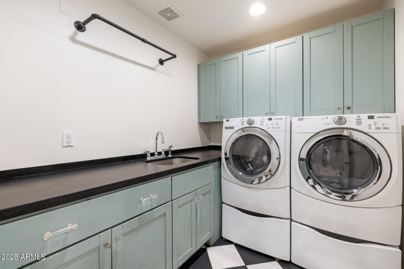 3308 N 51st St Phoenix - 295