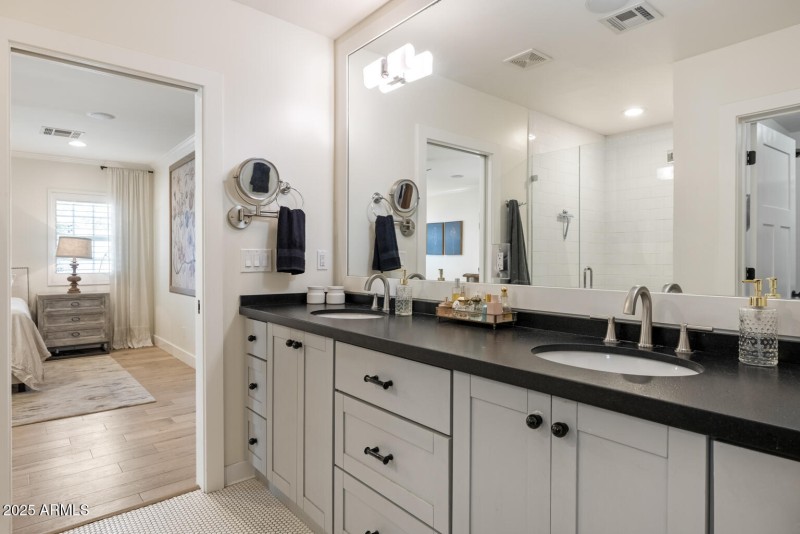 3308 N 51st St Phoenix - 367