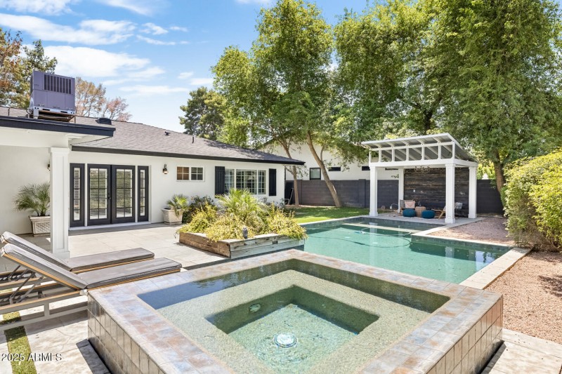 3308 N 51st St Phoenix - 392