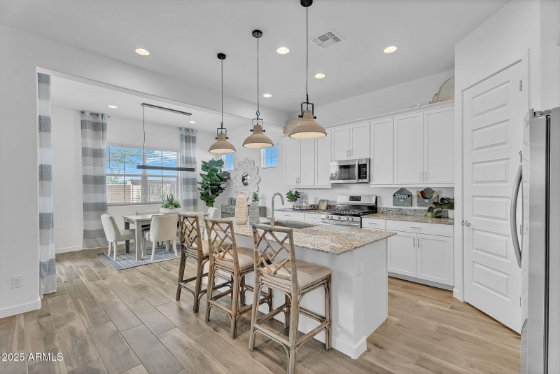 16-web-or-mls-21934 E lords Court-13