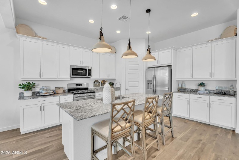 17-web-or-mls-21934 E lords Court-14