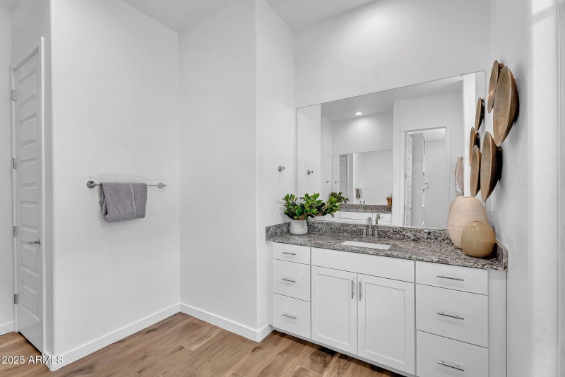 34-web-or-mls-21934 E lords Court-31