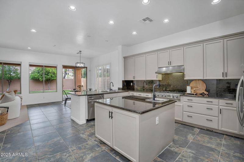 13-web-or-mls-4756 E Ironhorse Rd-13