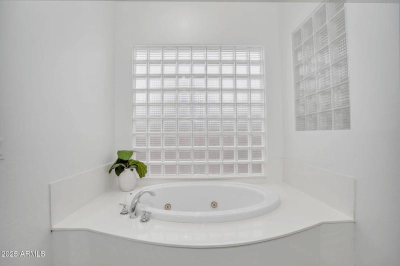 45-web-or-mls-4756 E Ironhorse Rd-45