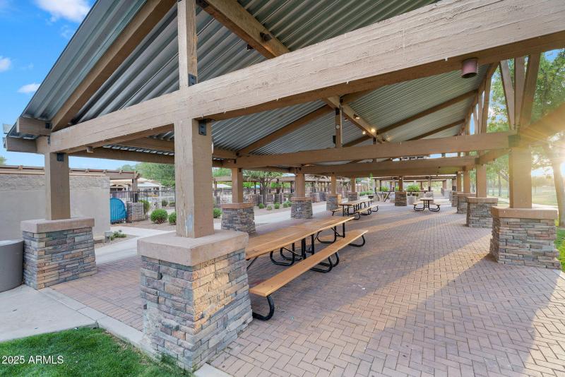 99-web-or-mls-4756 E Ironhorse Rd Commun