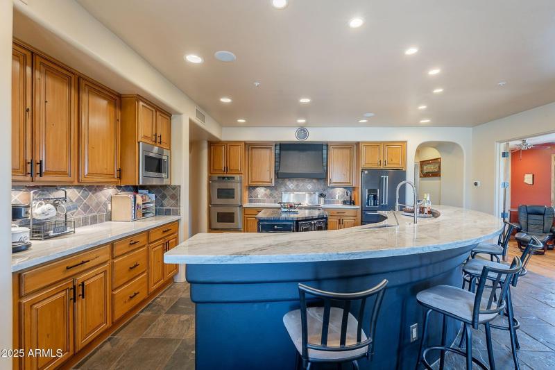 005_Kitchen Huge Island