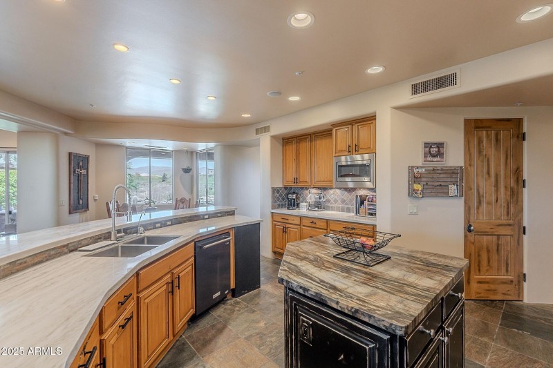 008_Kitchen Huge Island