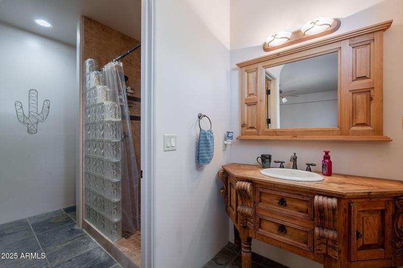 025_Bedroom 4 EnSuite