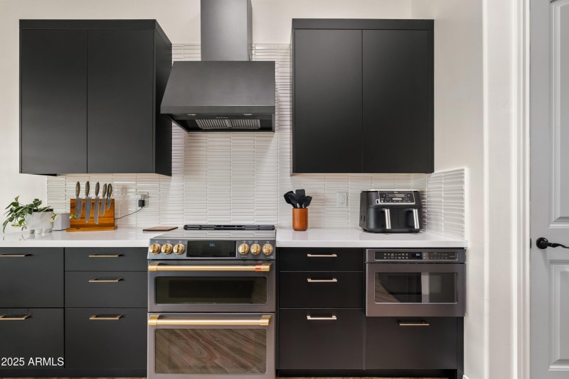 Custom Kitchen Cabinets