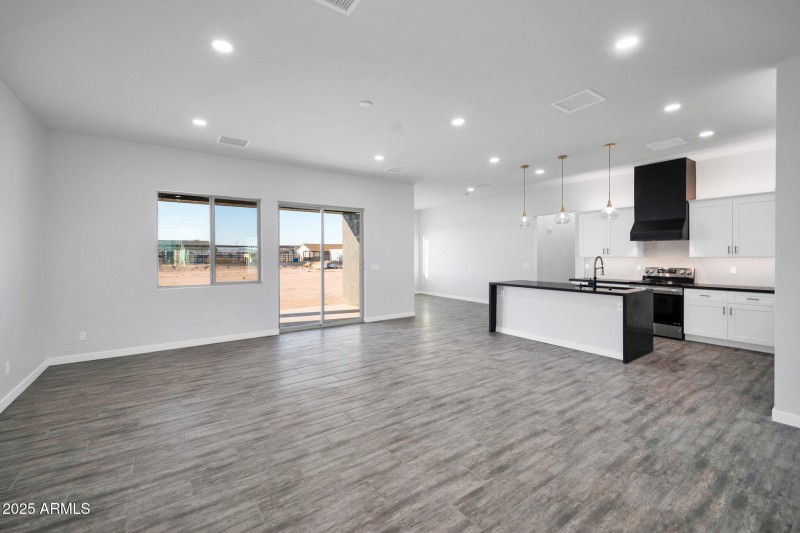 22548 W Huntington Dr-7_(2048)