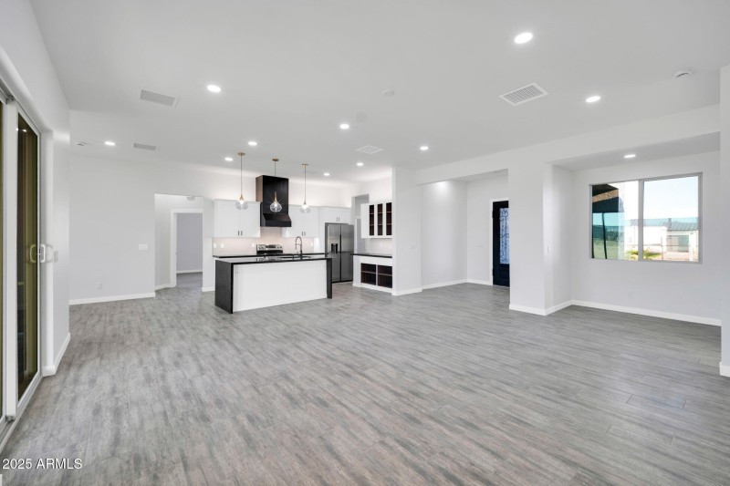 22548 W Huntington Dr-8_(2048)