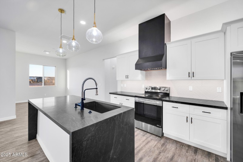 22548 W Huntington Dr-9_(2048)