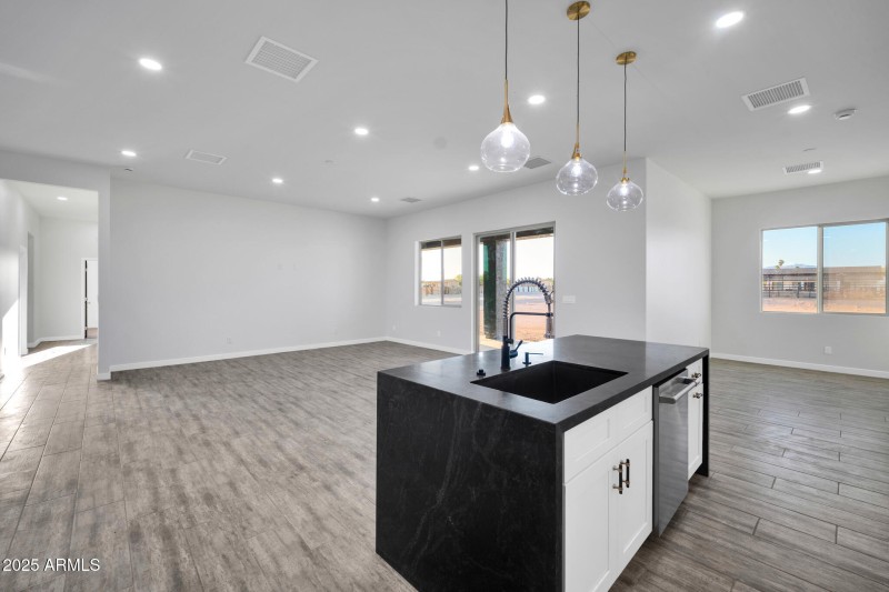 22548 W Huntington Dr-12_(2048)