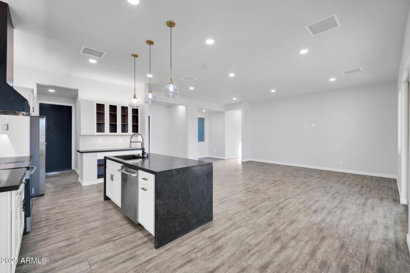 22548 W Huntington Dr-13_(2048)