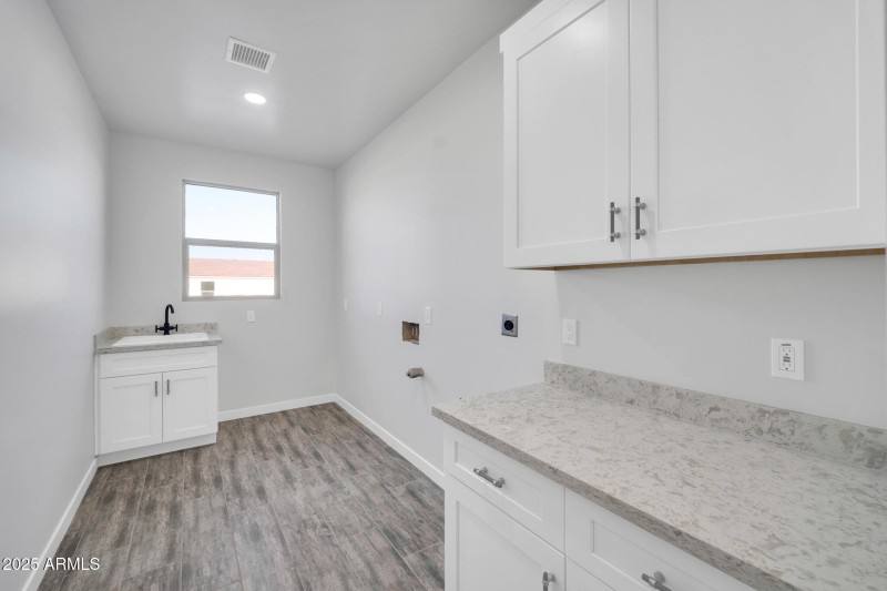 22548 W Huntington Dr-38_(2048)