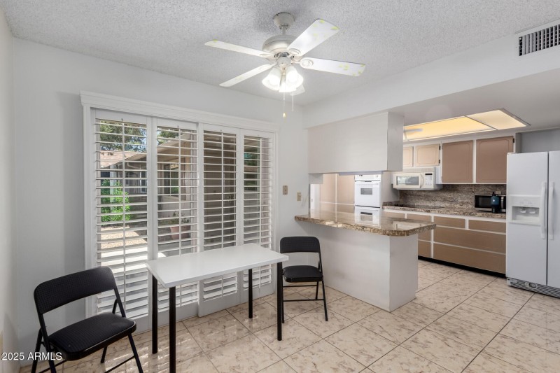 Bright Eat-in Kitchen