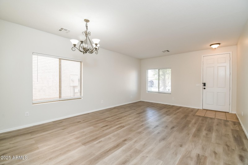 006-photo-dining-room-14074483