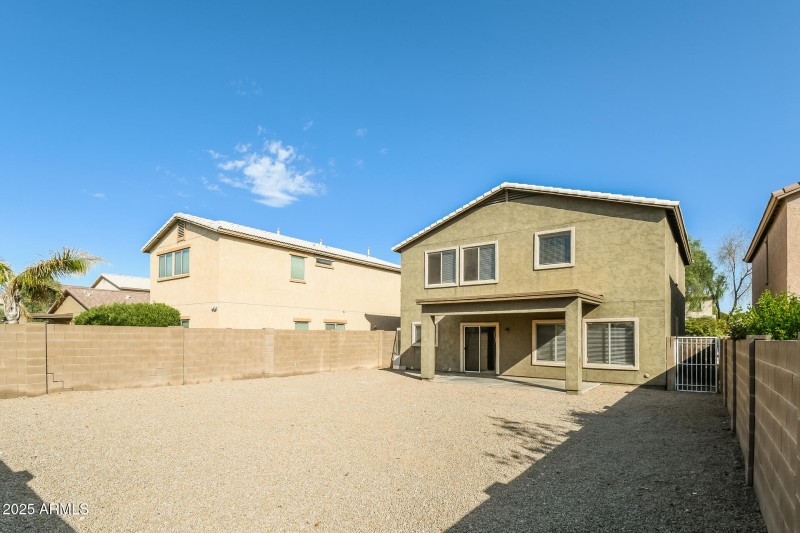 020-photo-rear-view-14074480