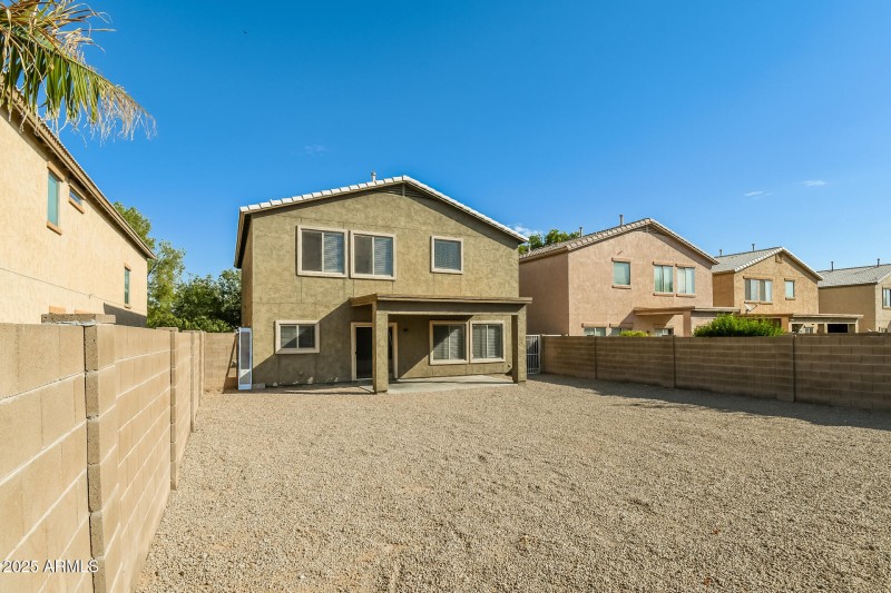 021-photo-rear-view-14074482