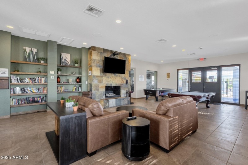 12-web-or-mls-22726-s-208th-st