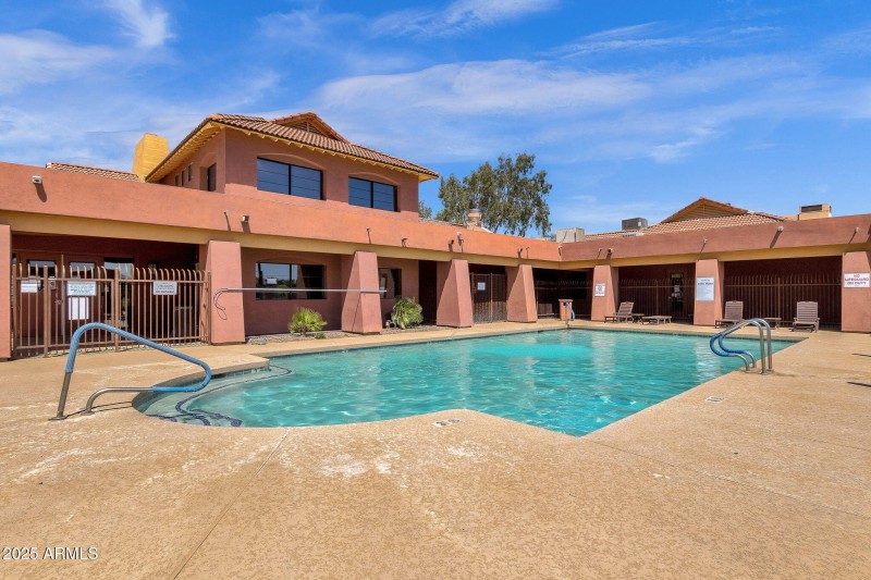 11-web-or-mls-22726-s-208th-st