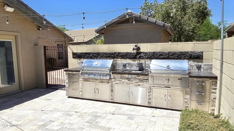 Gas & charcoal grill w/ storage drawers