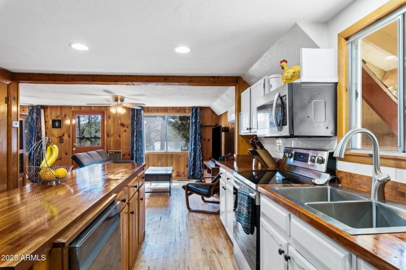 016__3219 Pinewood Dr