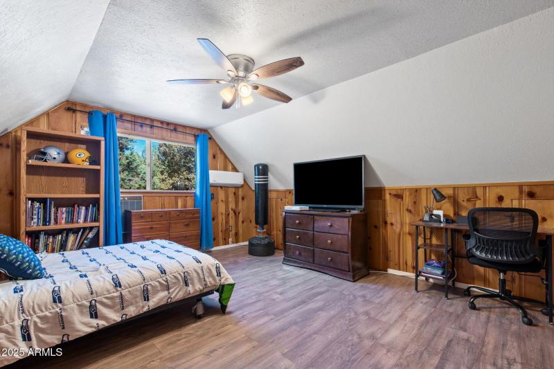 025__3219 Pinewood Dr