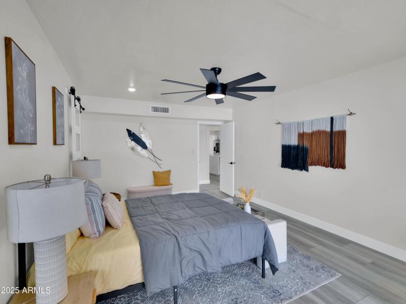 21-3401 N 37th Drive RESHOOT-21