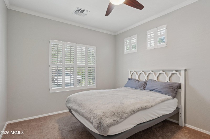 26-web-or-mls-2957-e-melrose-st