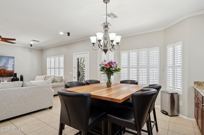 11-web-or-mls-2957-e-melrose-st