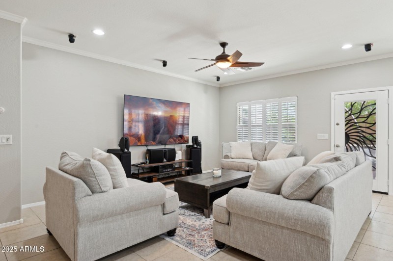 6-web-or-mls-2957-e-melrose-st