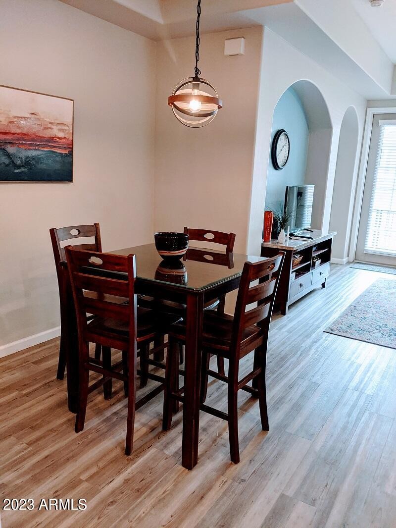 12112 Dining Area (2)