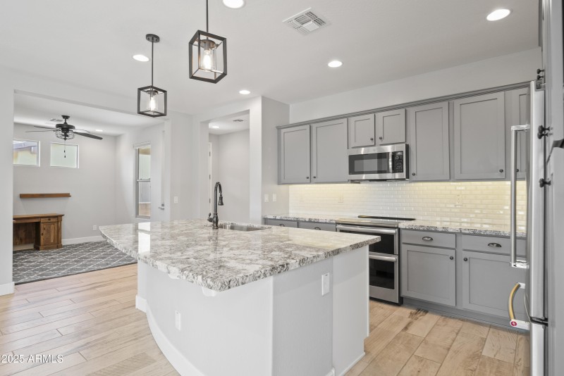 4449 Covered Wagon 00018