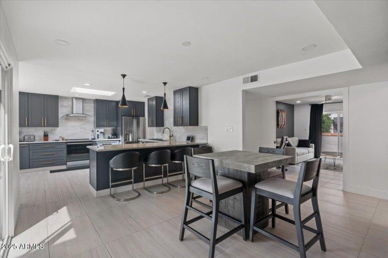 11-Dining and Kitchen