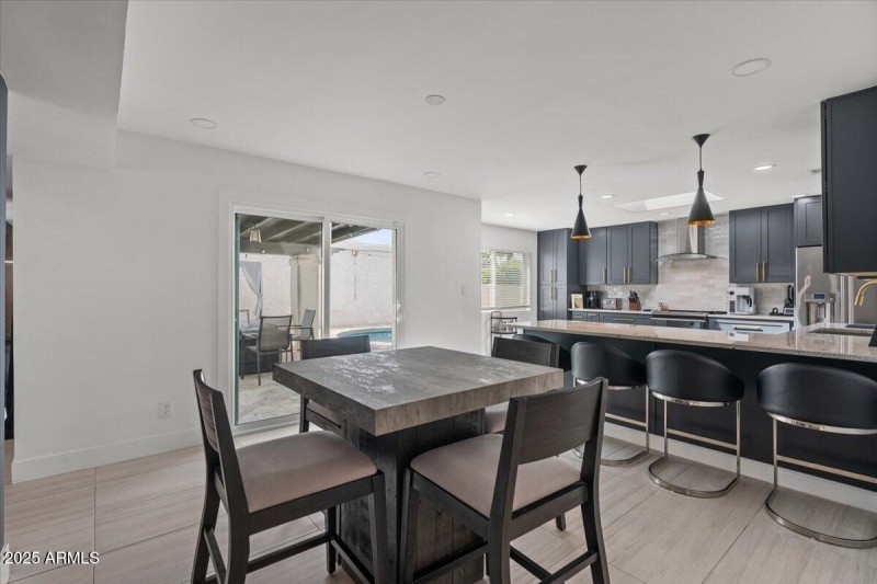 12-Dining and Kitchen