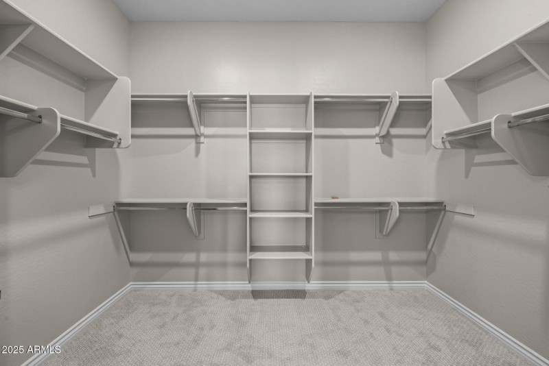 30)MASTER CLOSET