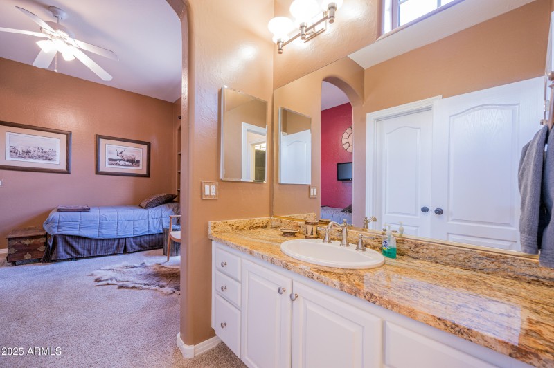 bedroom_2_jj_bath