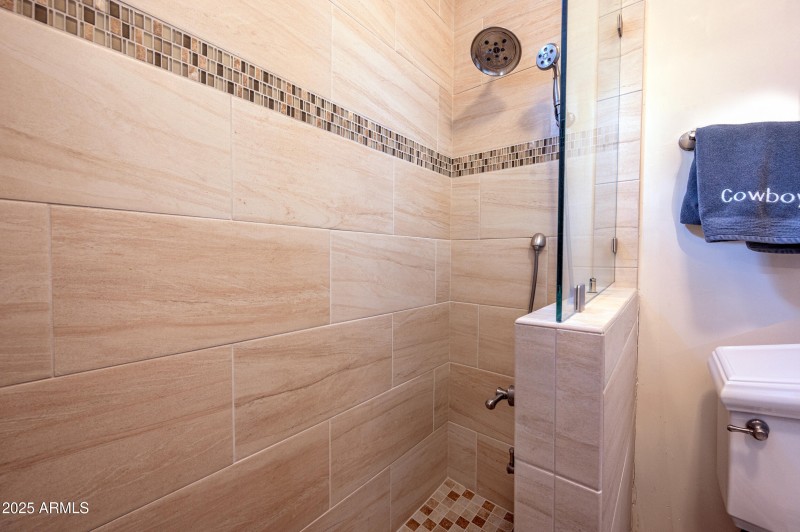 bedroom_2_jj_shower