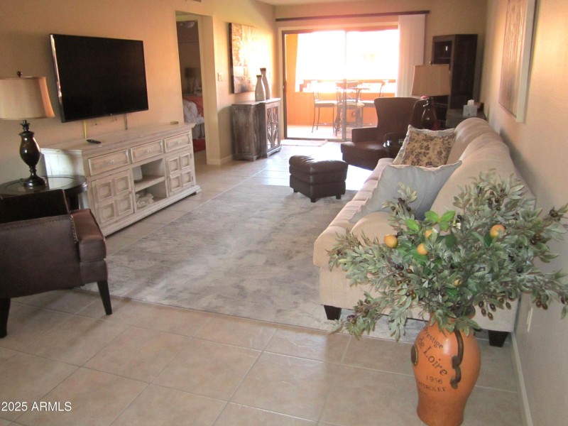 3 325 VIEW FROM ENTRY TO PATIO