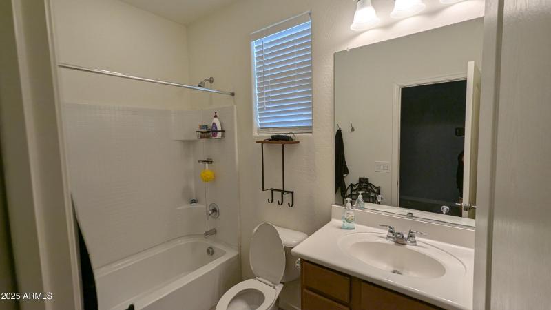 PXL_20250412_212959805.LONG_EXPOSURE-01.