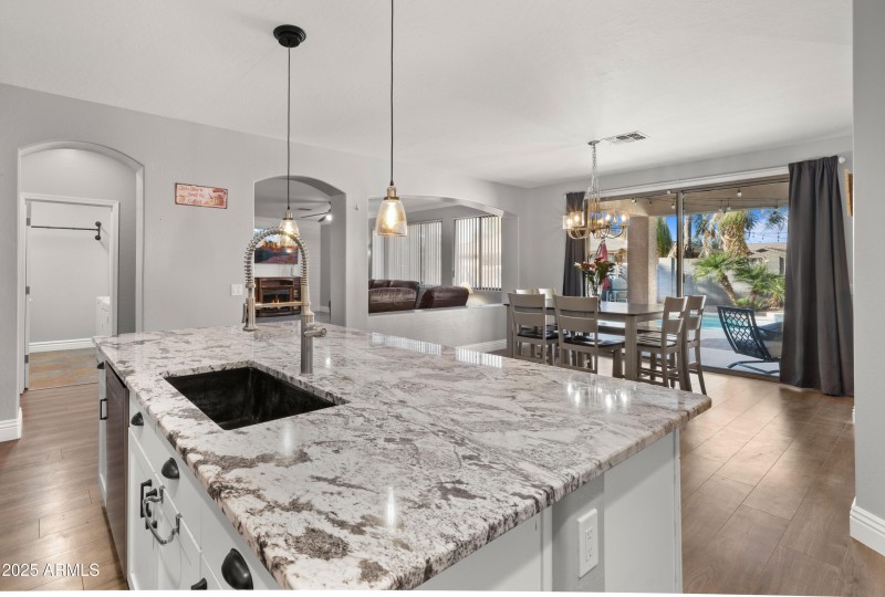 Kitchen Dining Space4