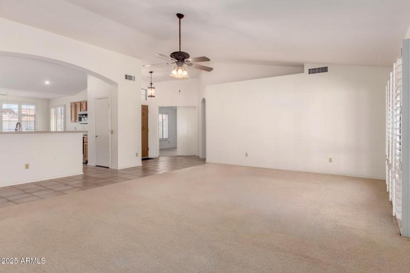 03 - Greatroom : Entry