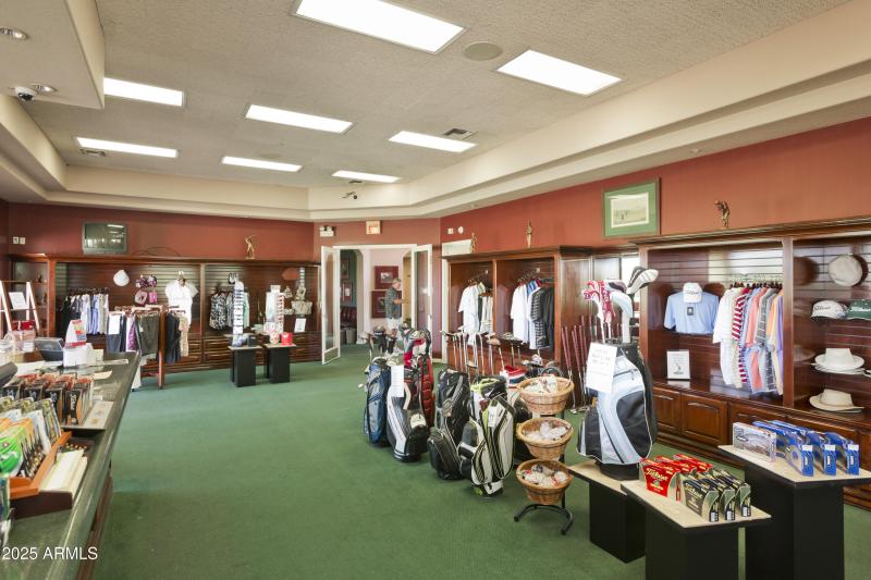 12 Oakwood Golf Pro Shop