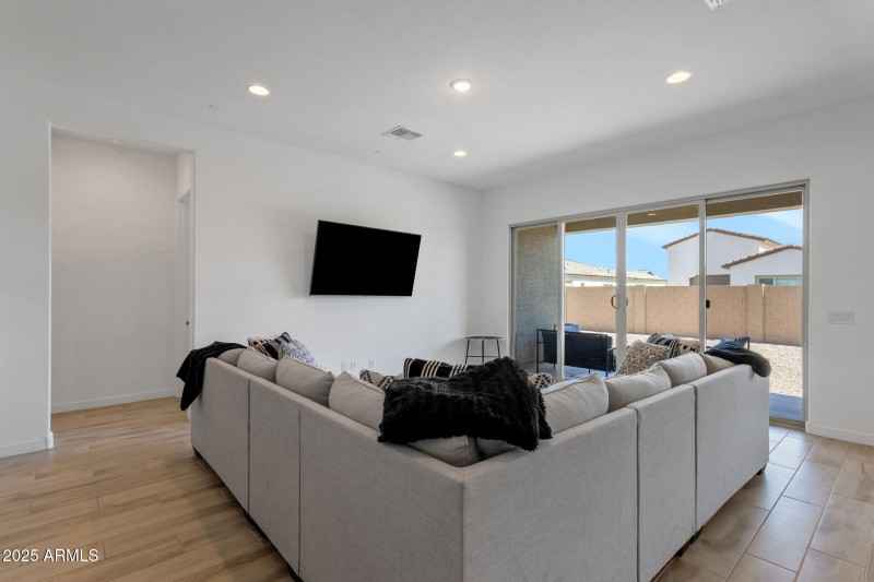 8-web-or-mls-3885-kenley-ln