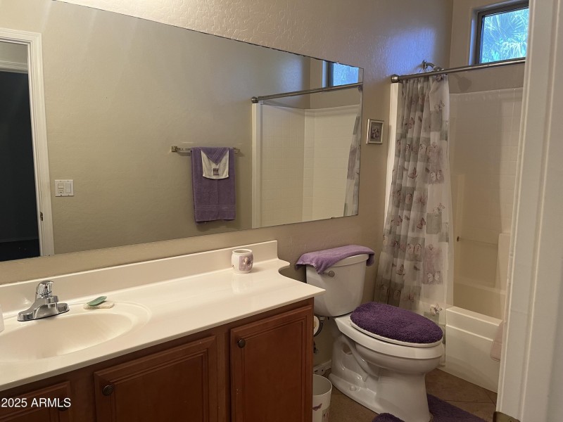 1535 Viola Spare Bathroom