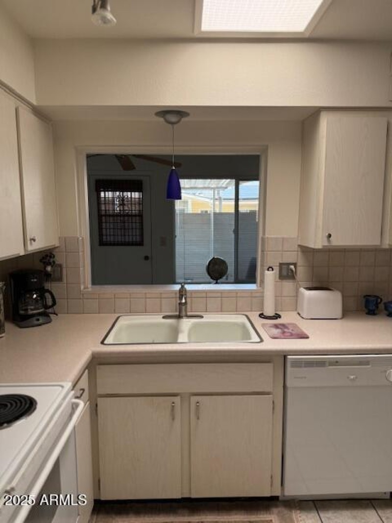 Griffin Kitchen looking into sunroom