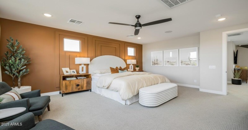 camelback-floor-plan-owners-bedroom-angl