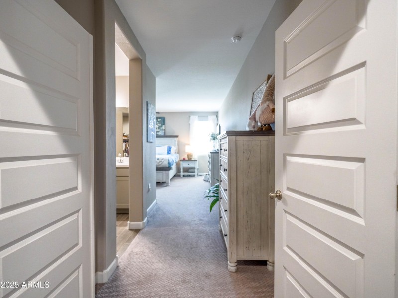 Aleutian Dr_Primary Bedroom Entryway